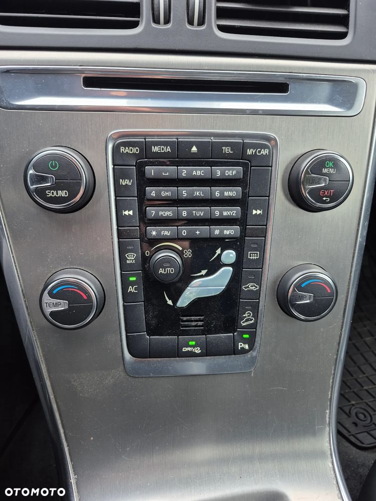 Volvo XC 60 D3 AWD Momentum - 28