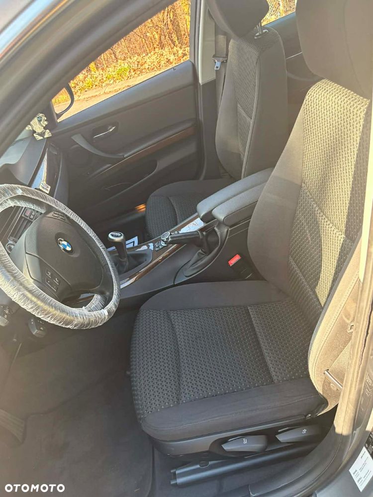 BMW Seria 3 320i - 9