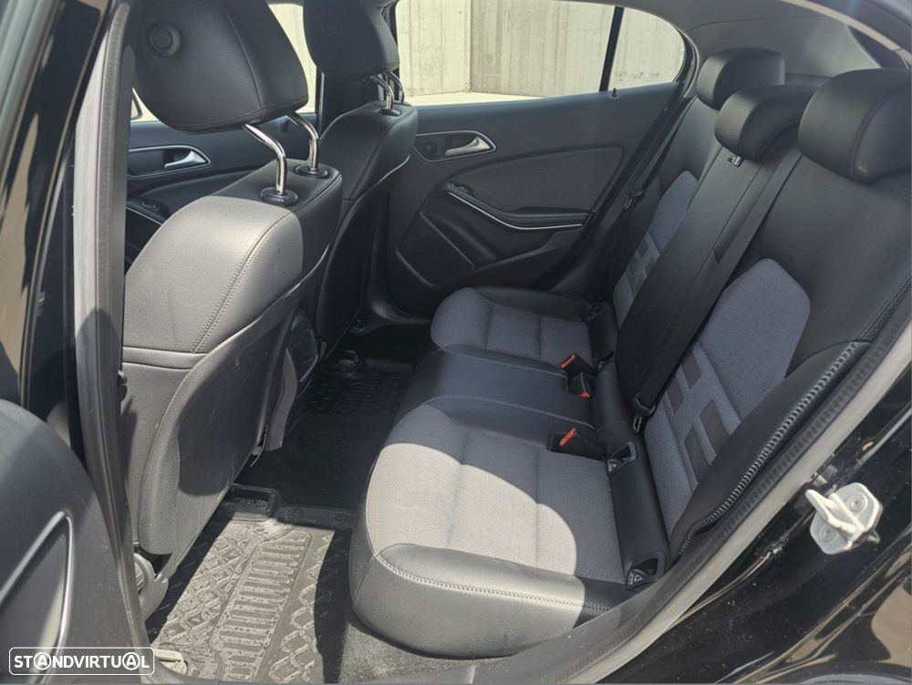 Mercedes-Benz GLA 180 - 13