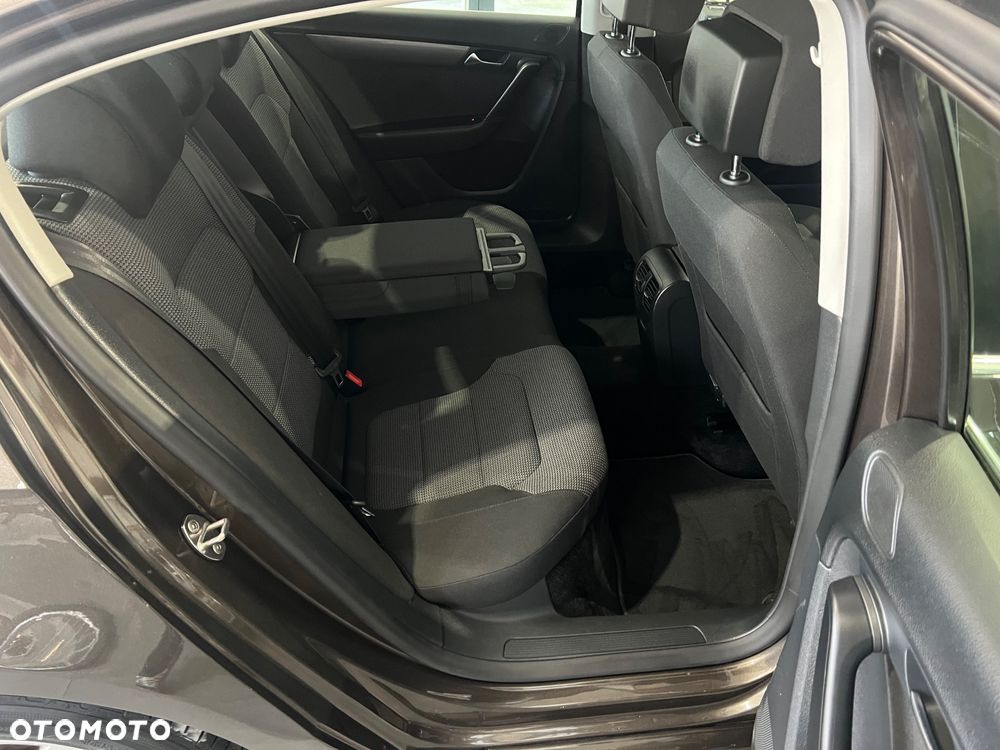 Volkswagen Passat 1.6 TDI (BlueMotion Technology) Comfortline - 26