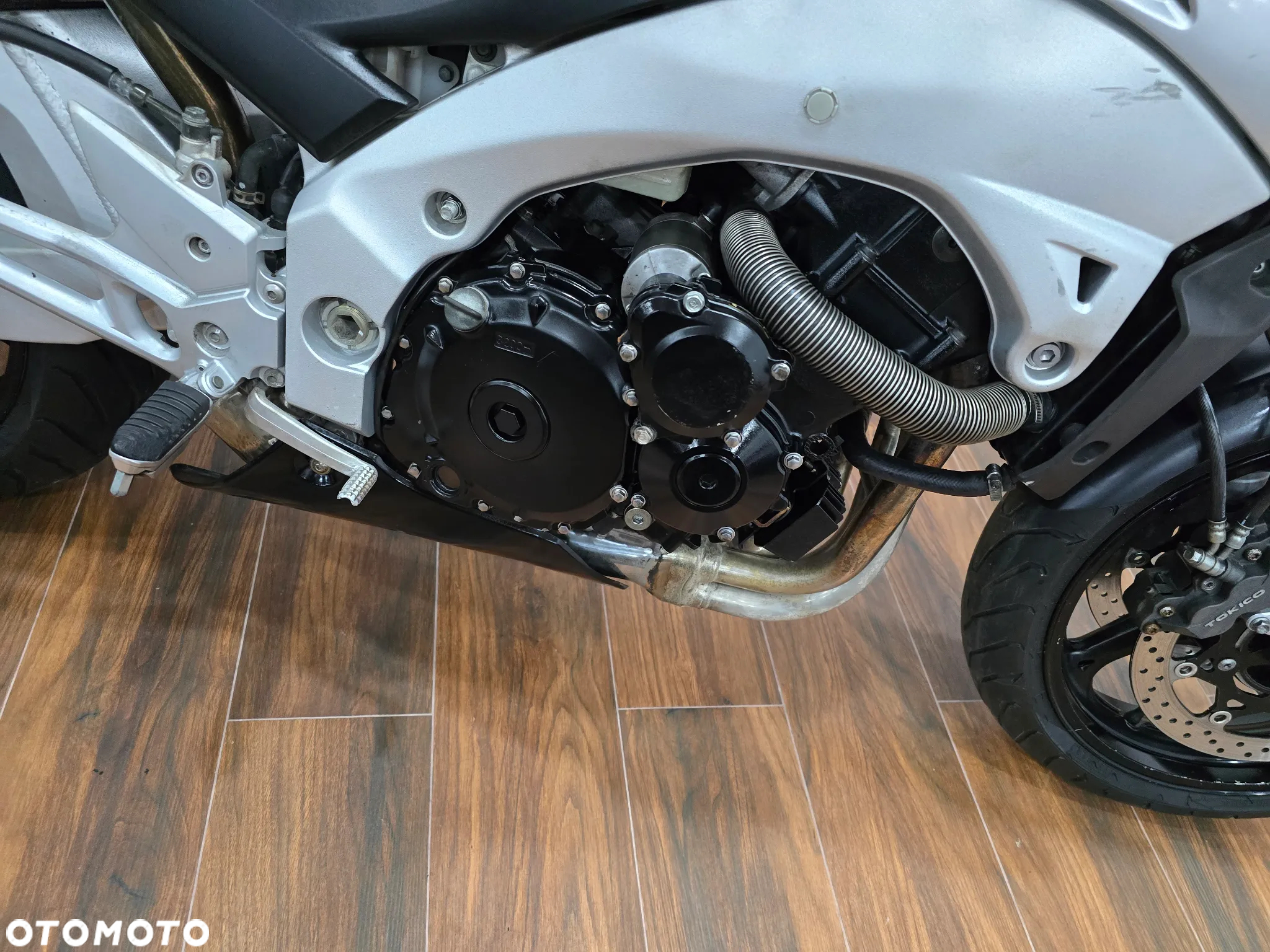 Suzuki GSR - 13