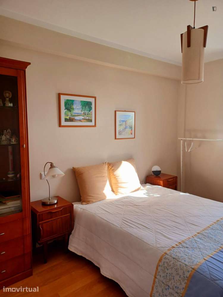 Quarto - localizado em Matosinhos Porto - Grande imagem: 2/6