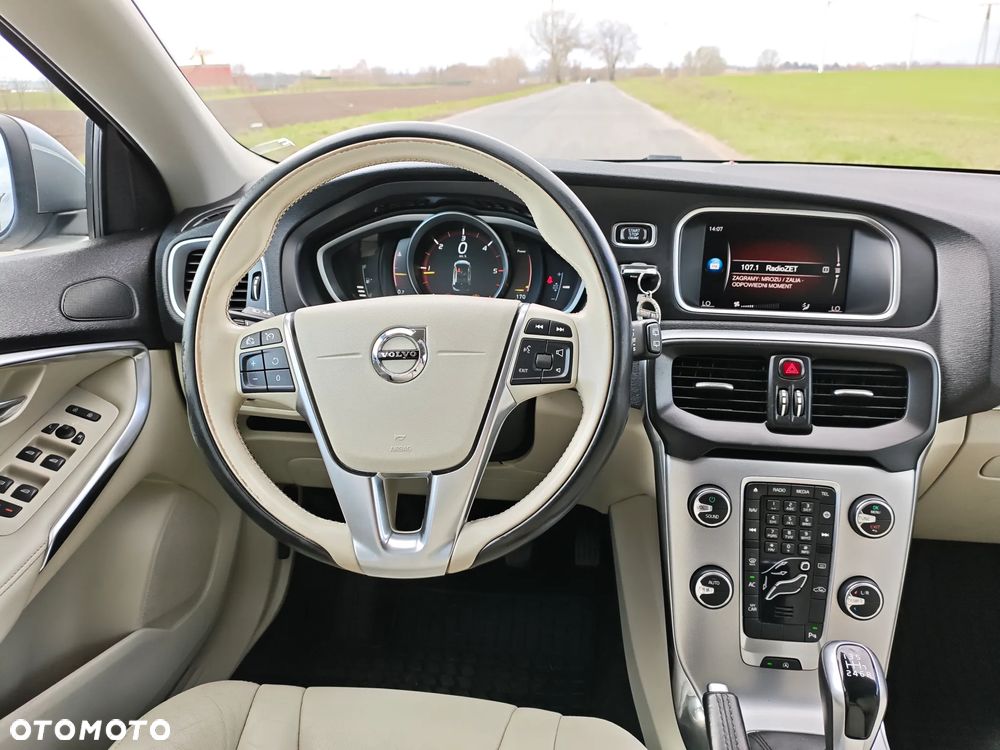 Volvo V40 D3 Inscription - 22