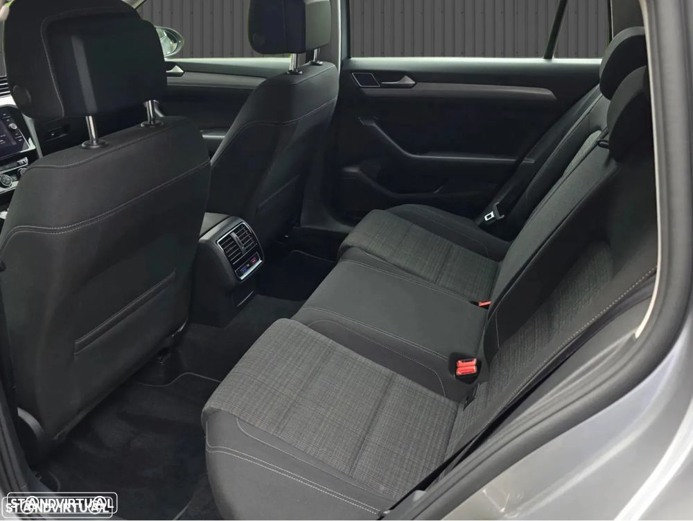 VW Passat Variant 2.0 TDi Confortline DSG - 8
