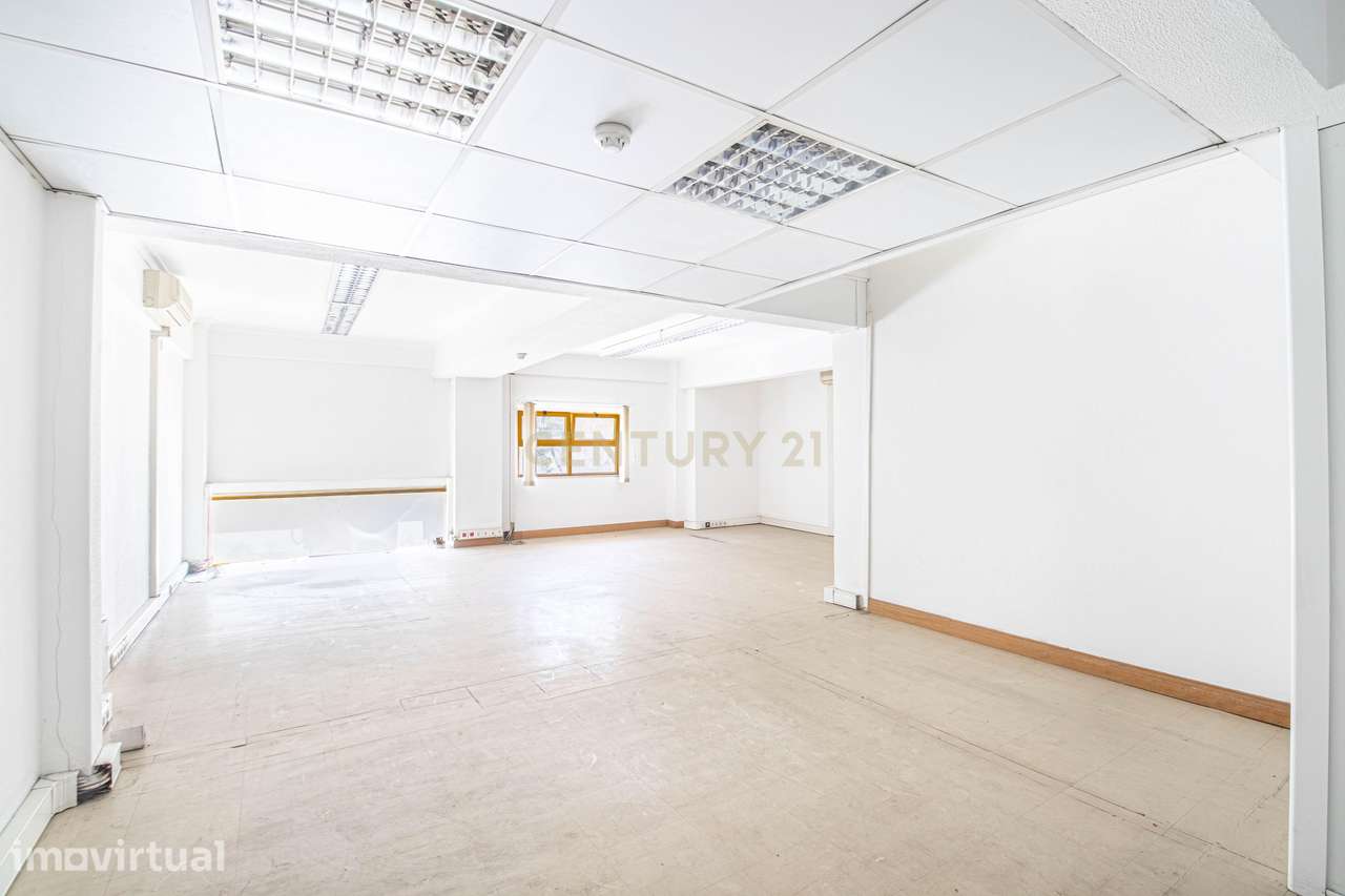 Espaço Comercial de 360m² em Odivelas | Ideal para Clínica, Escritório - Grande imagem: 5/31