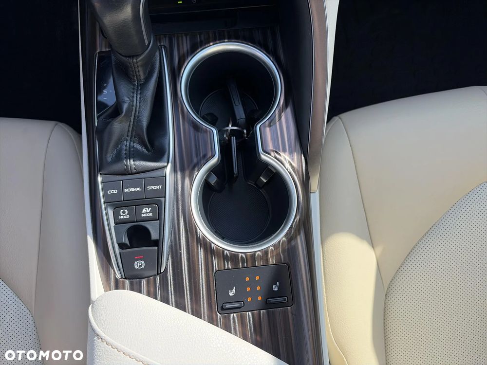 Toyota Camry 2.5 Hybrid Executive CVT - 28