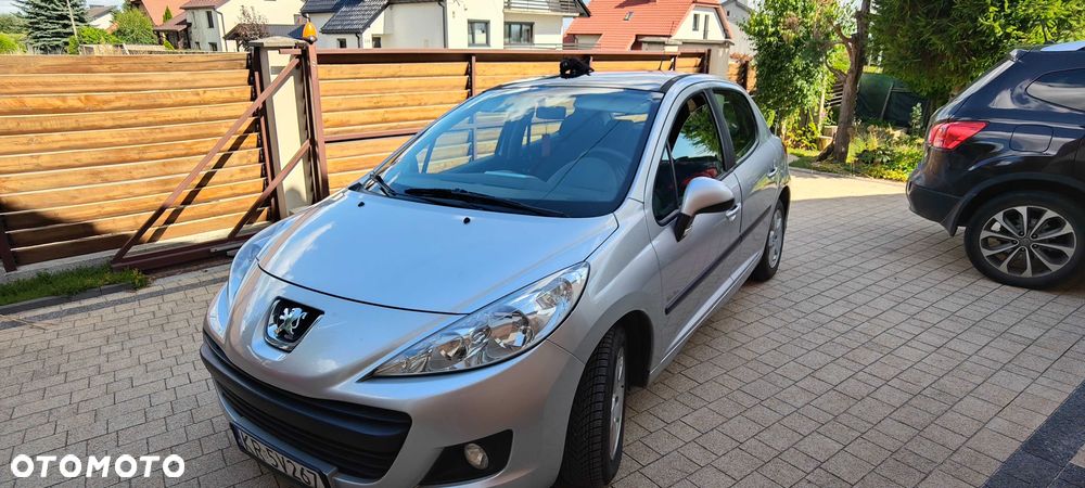 Peugeot 207 - 1