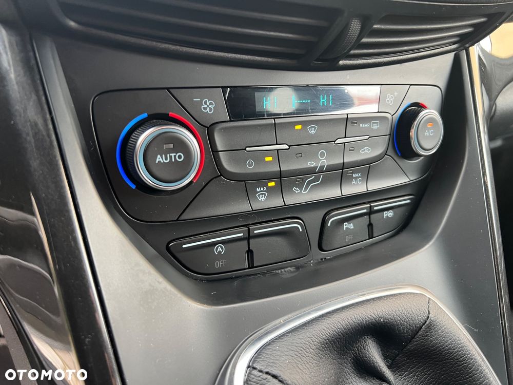 Ford Kuga 1.5 TDCi 2x4 ST-Line - 23