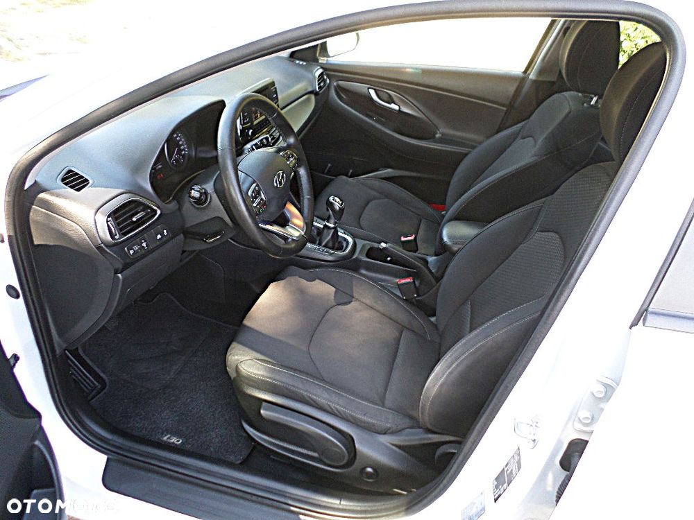 Hyundai i30 blue Kombi 1.4 Style - 19