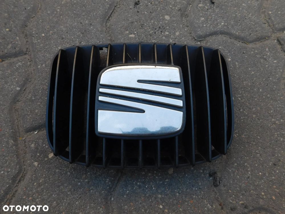atrapa gril  TOLEDO II LEON I  SEAT kratka znaczek emblemat - 1