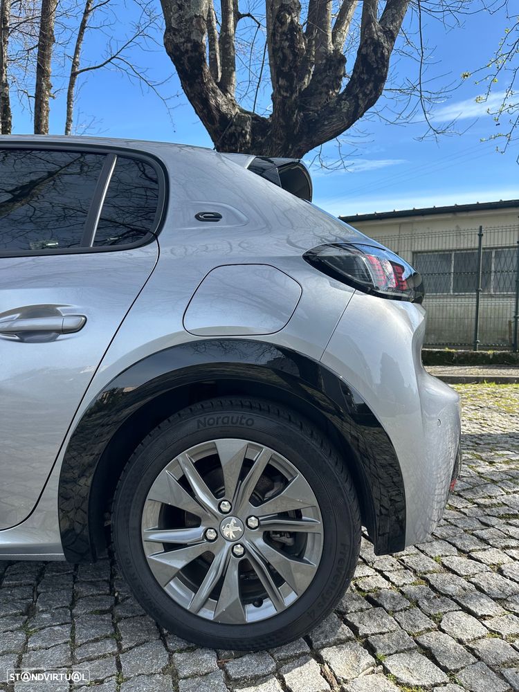 Peugeot e-208 Allure - 18