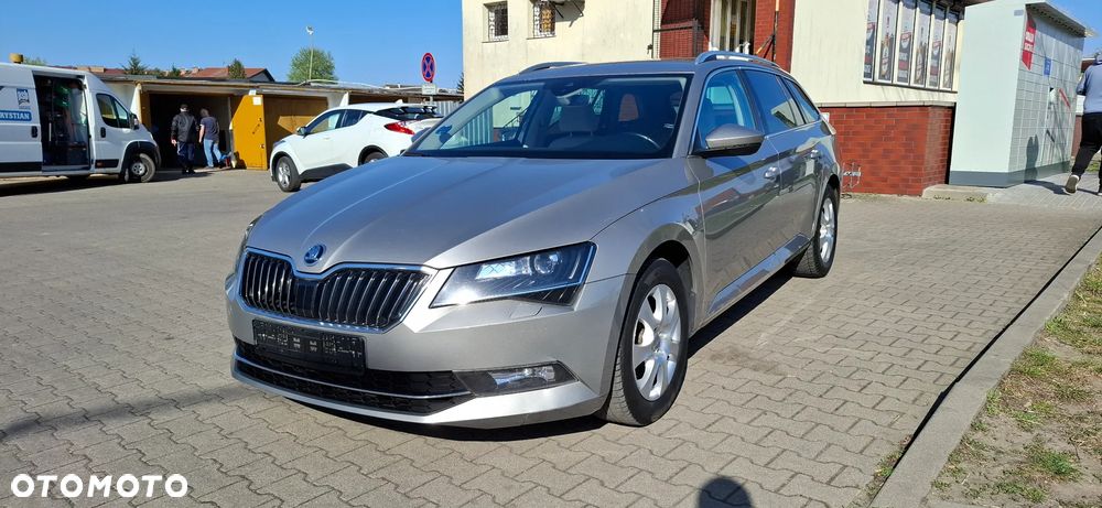 Skoda Superb 2.0 TDI Premium Edition - 1