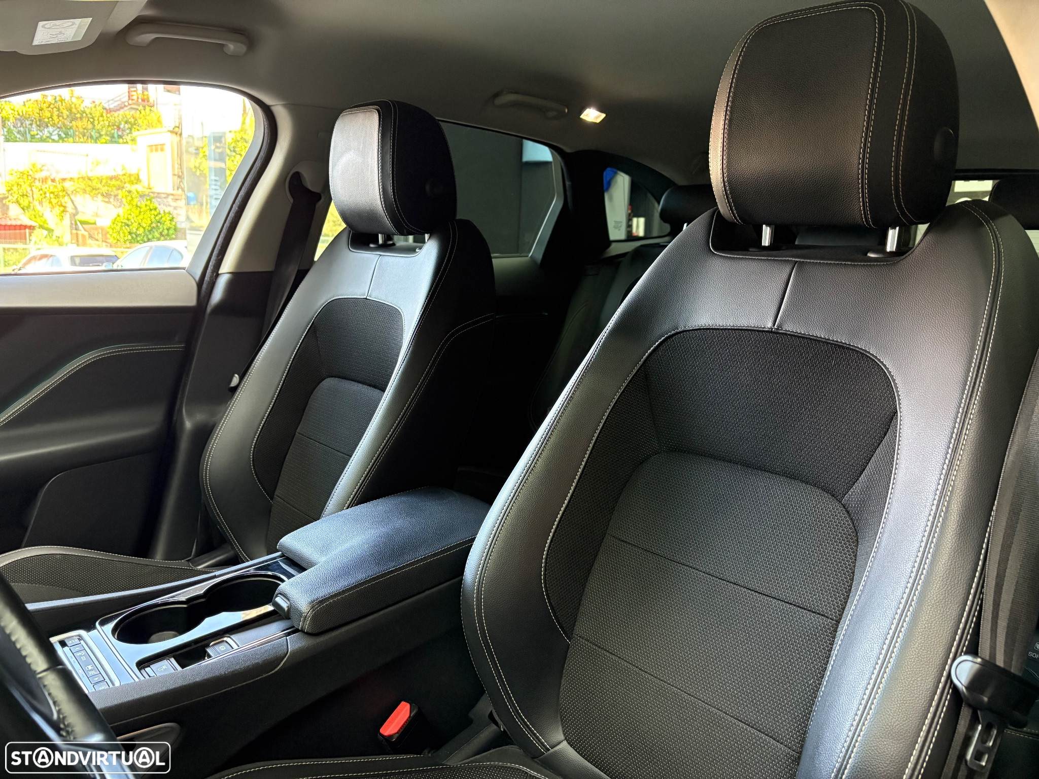 Jaguar F-Pace 20d Aut. R-Sport - 11
