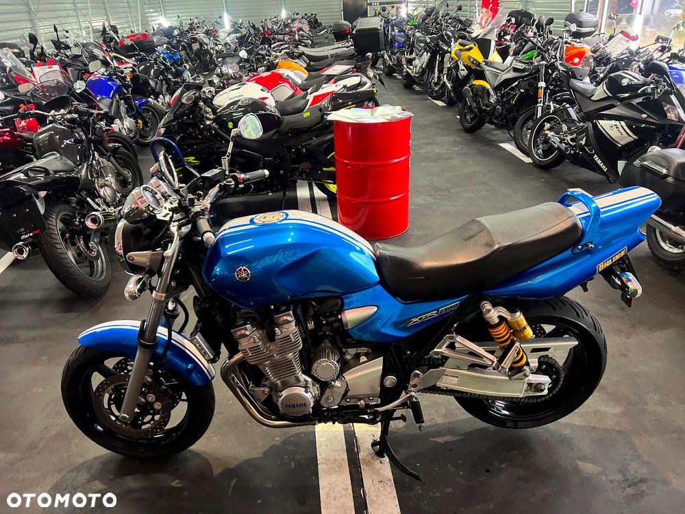 Yamaha XJR - 10