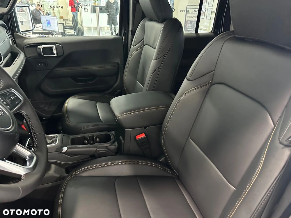 Jeep Wrangler Unlimited GME 2.0 Turbo Sahara - 12