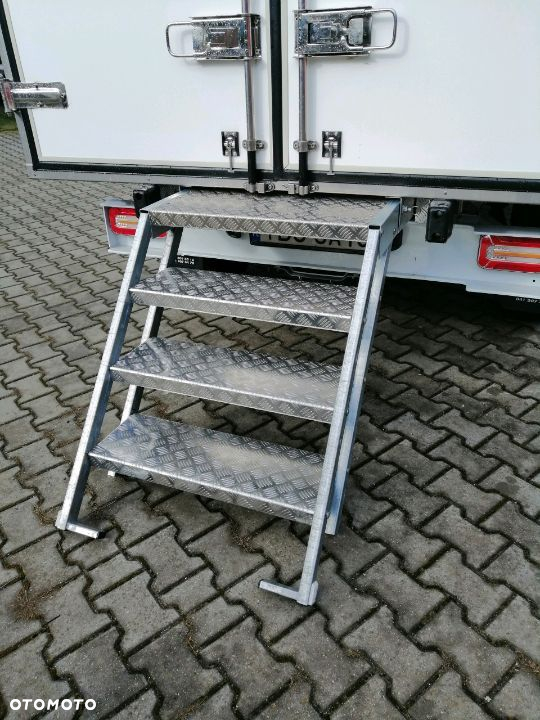 Schody tylne lub boczne typ drabinowy