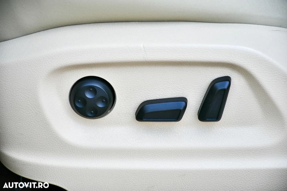 Volkswagen Tiguan 2.0 TDI DPF BlueMotion Technology Exclusive - 12