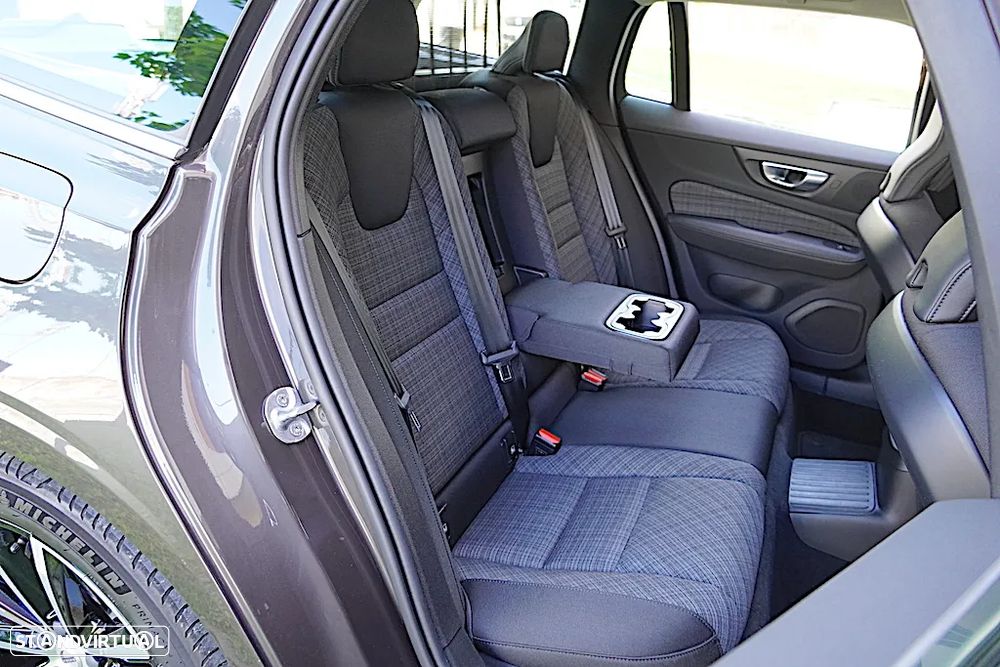 Volvo V60 2.0 T6 AWD TE Core - 23