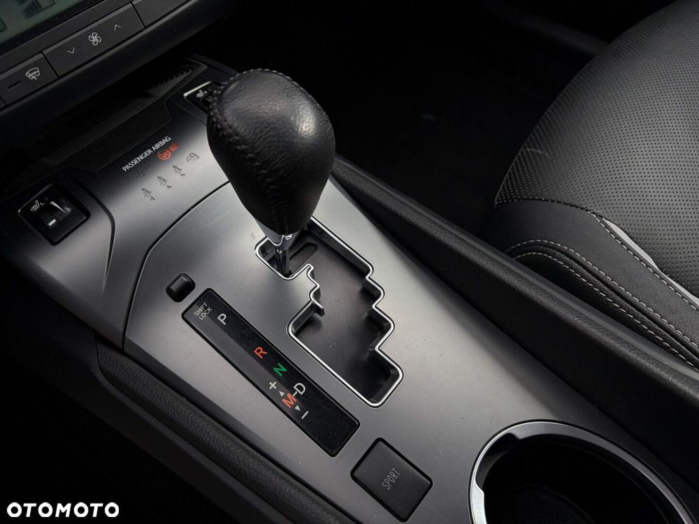 Toyota Avensis 2.0 Premium MS - 21