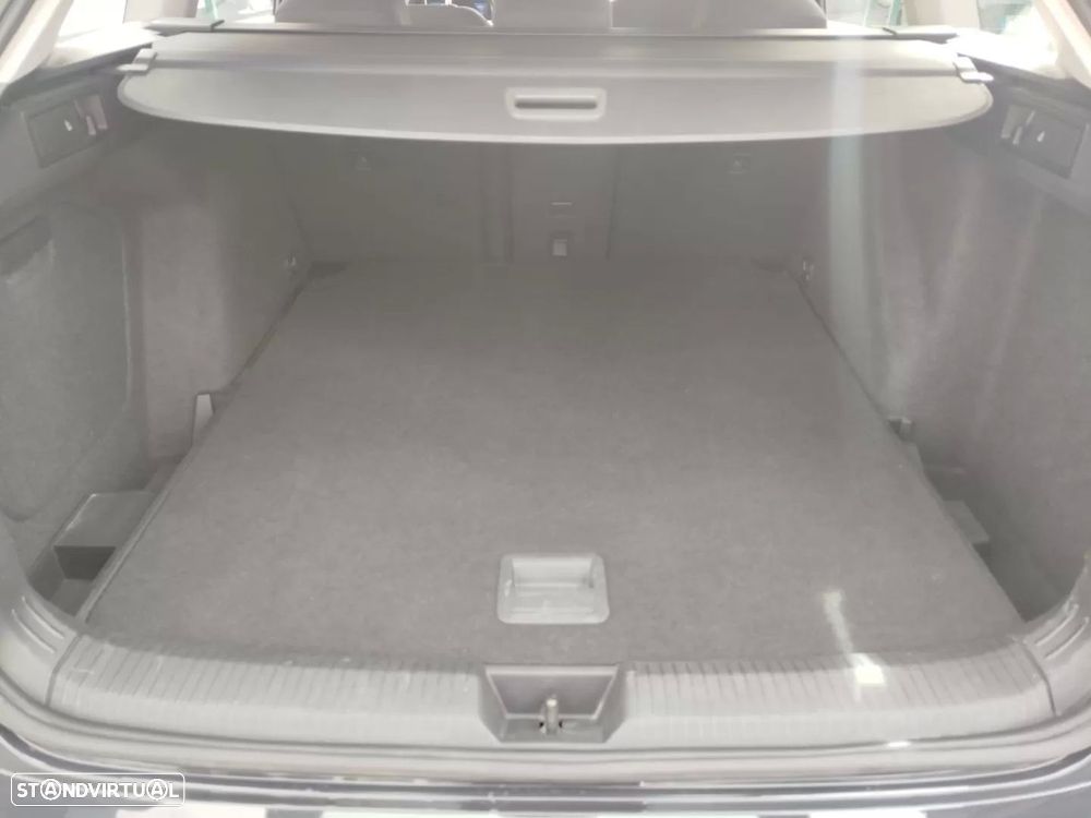 VW Golf Variant 2.0 TDi Urban - 14