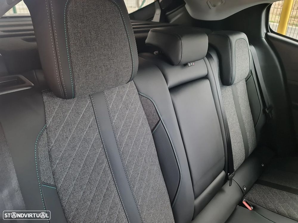 Peugeot 408 1.2 PureTech Allure EAT8 - 22