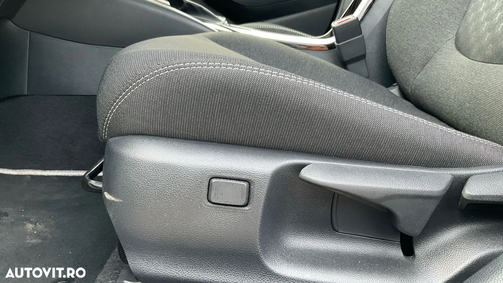 TOYOTA Corolla 2025 — imagine 33