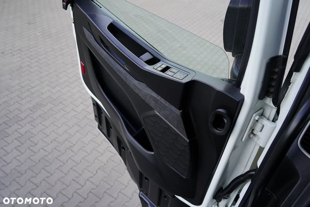 Iveco / S-WAY / 420 / E 6 / KONTENER + WINDA / 20 PALET / RETARDER / OŚ SKRĘTNA / ROLETA - 21