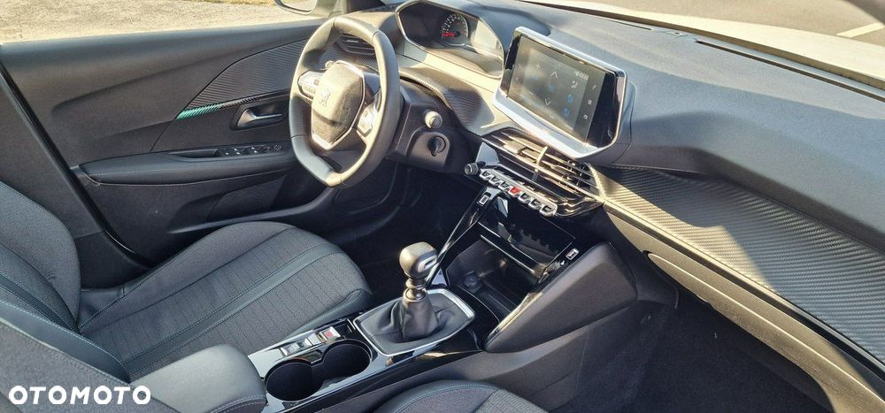 Peugeot 208 - 17