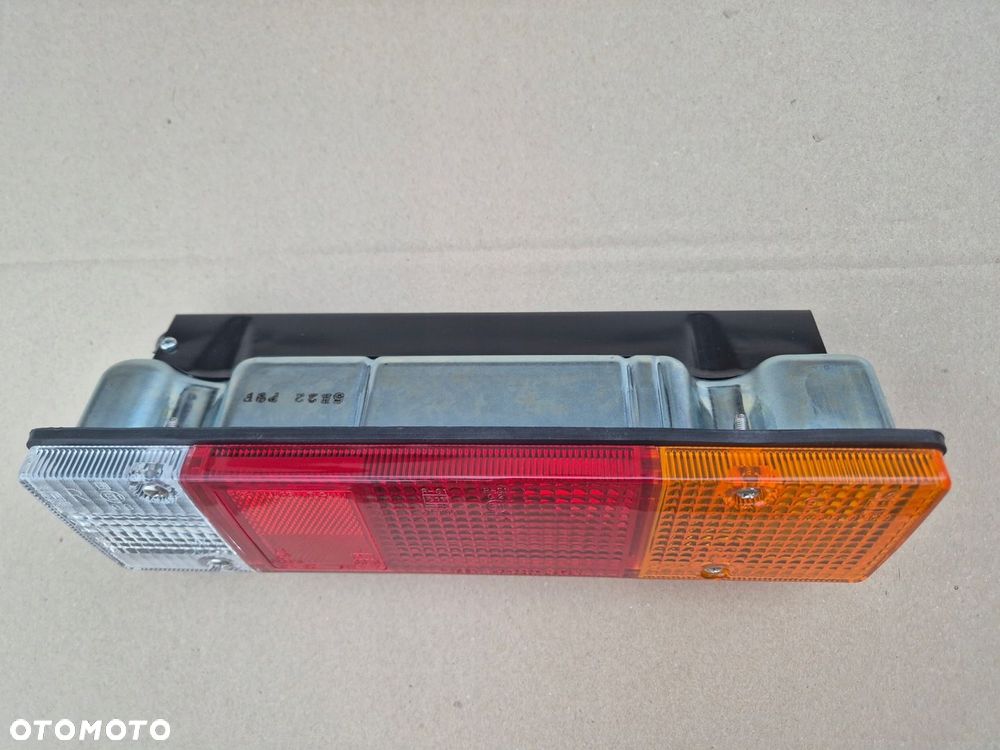 Mitsubishi L200 lampa tył prawa.W zderzak.Fullback - 4