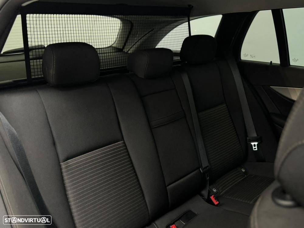 Mercedes-Benz E 300 de AMG Line - 23