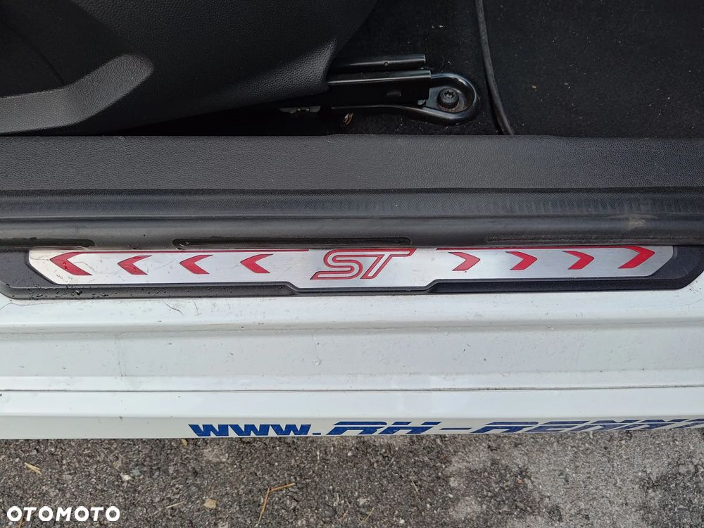 Ford Fiesta 1.6 EcoBoost ST - 26