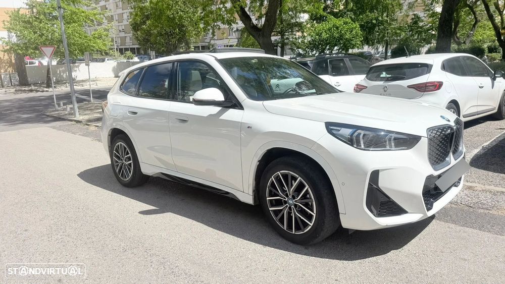 BMW iX1 eDrive20 Pack Desportivo M - 6