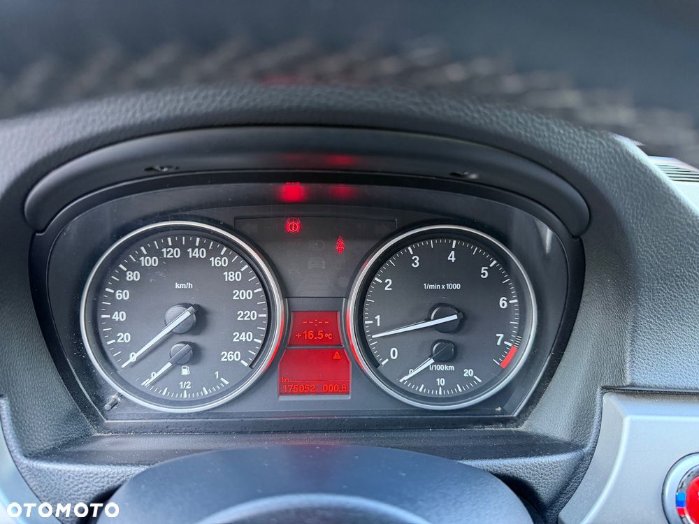 BMW Seria 3 325i Touring - 16