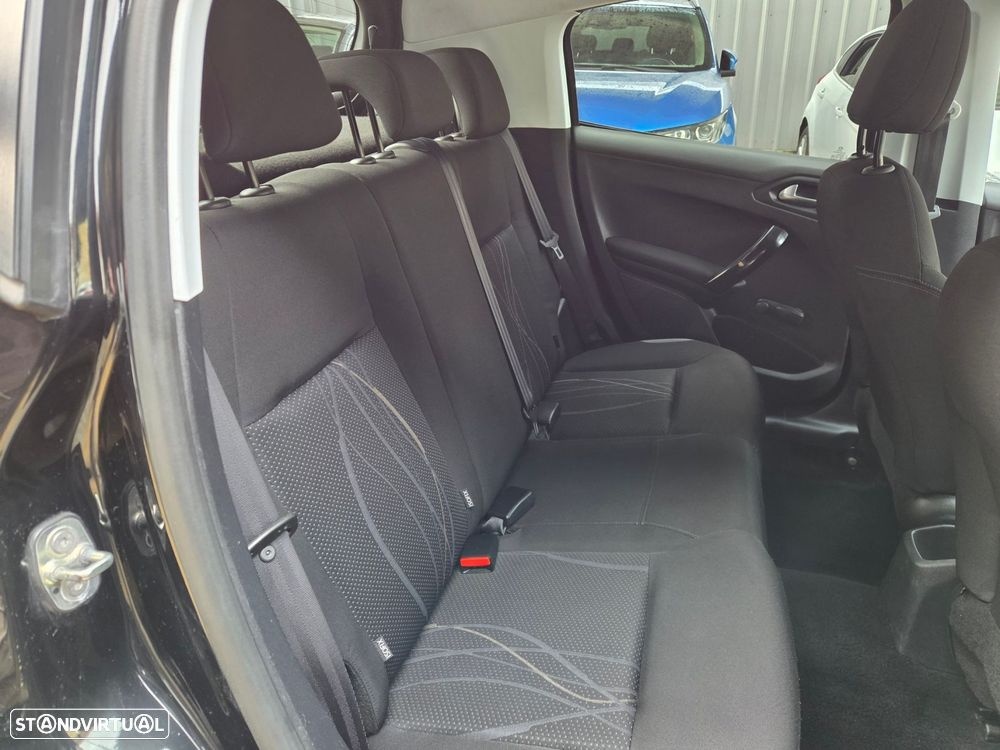 Peugeot 208 1.4 HDi SE Style - 10