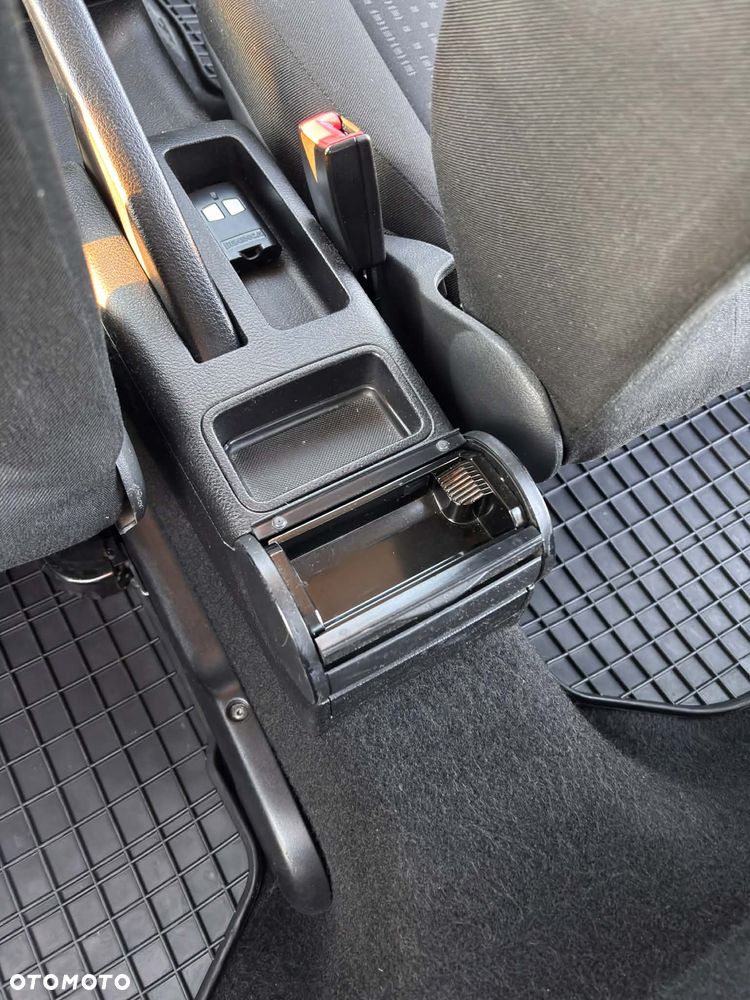 Volkswagen Golf 1.6 Q - 11