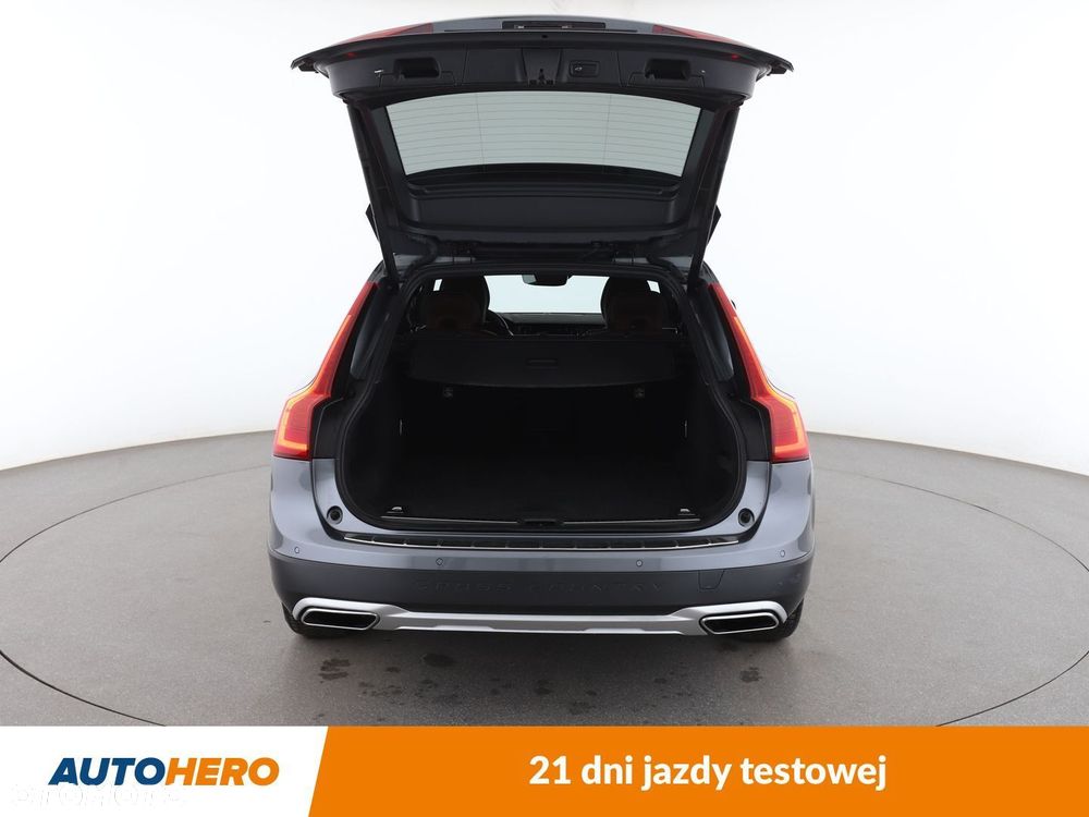 Volvo V90 Cross Country - 16
