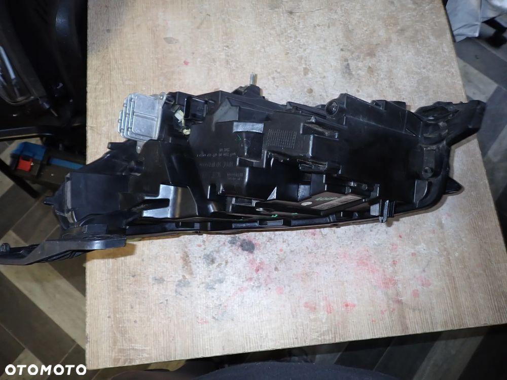 OPEL CORSA F LAMPA PRAWY PRZÓD 39162654 - 6