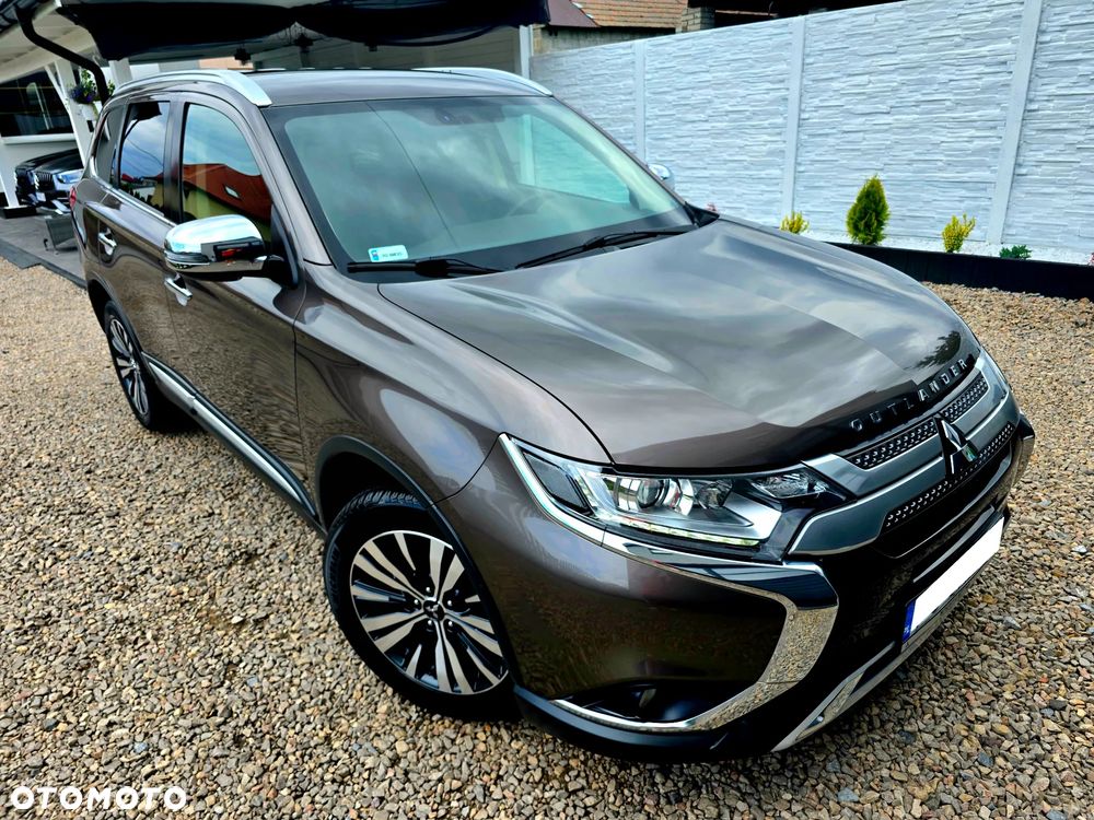 Mitsubishi Outlander 2.0 Instyle + 4WD CVT - 8