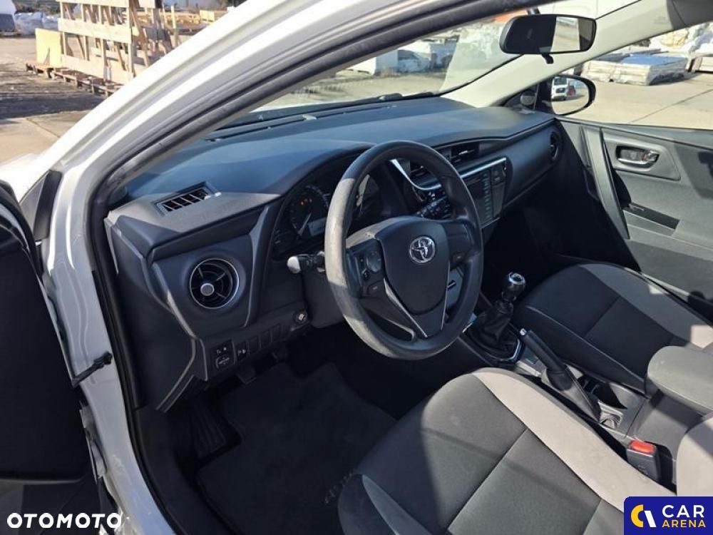 Toyota Auris - 12