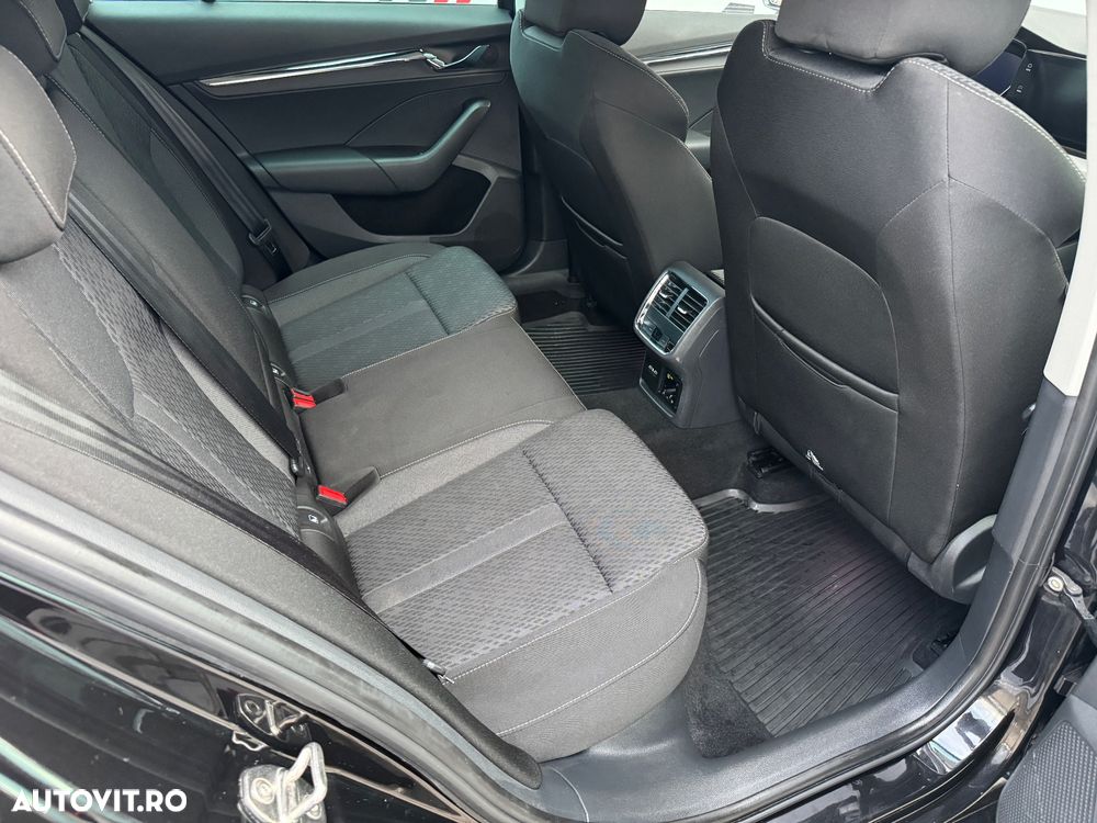 Skoda Octavia 2.0 TDI DSG Style - 27