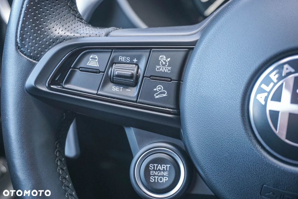 Alfa Romeo Stelvio 2.0 Turbo Tributo Italiano Q4 - 12