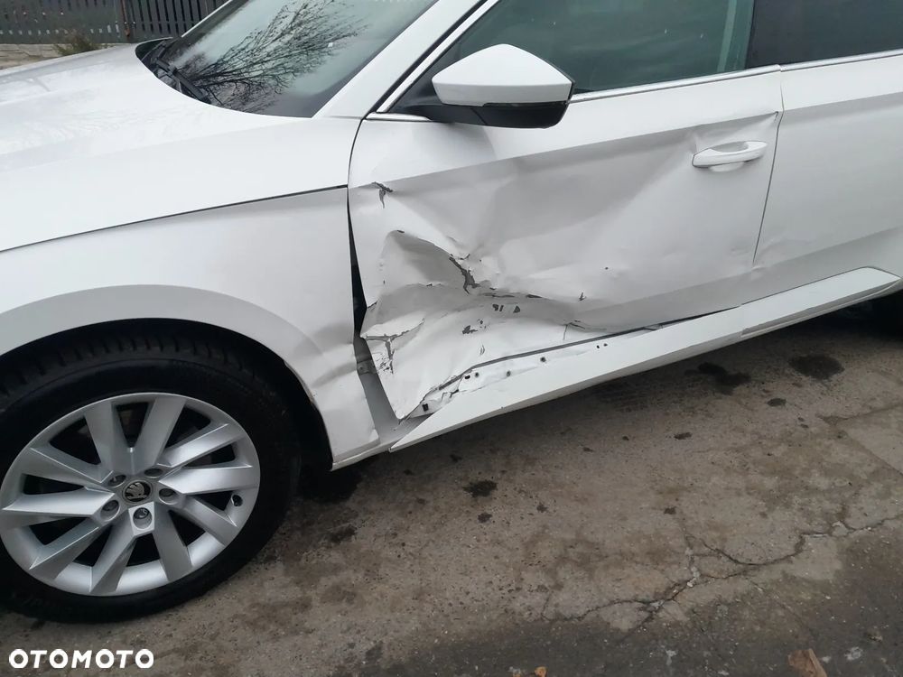 Skoda Superb ver-2-0-tdi-style - 19