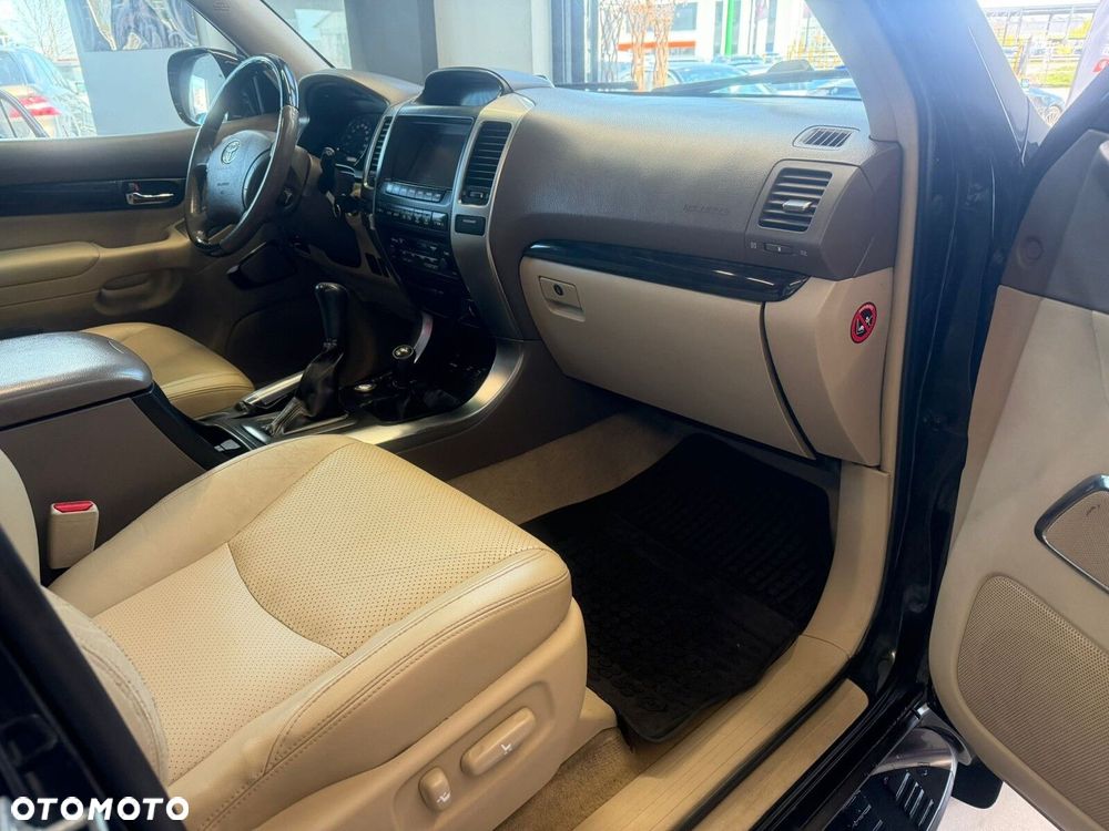 Toyota Land Cruiser - 40
