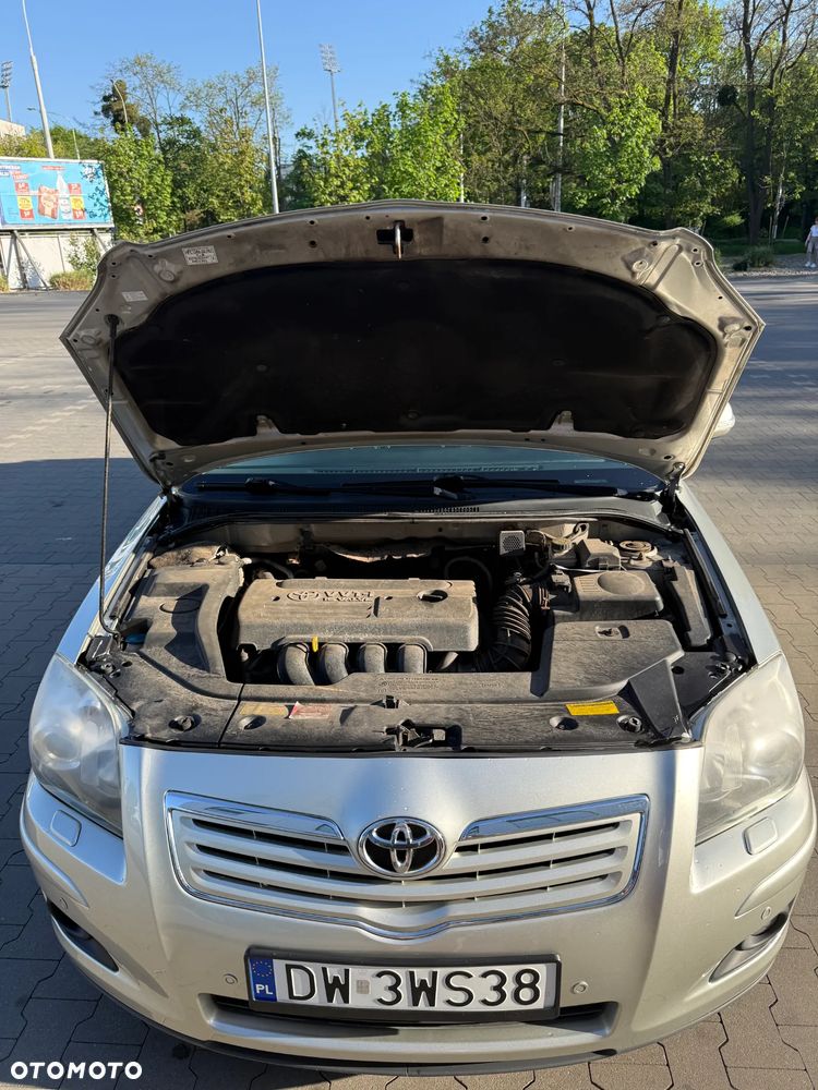 Toyota Avensis 1.8 VVT-i Automatik Sol - 17