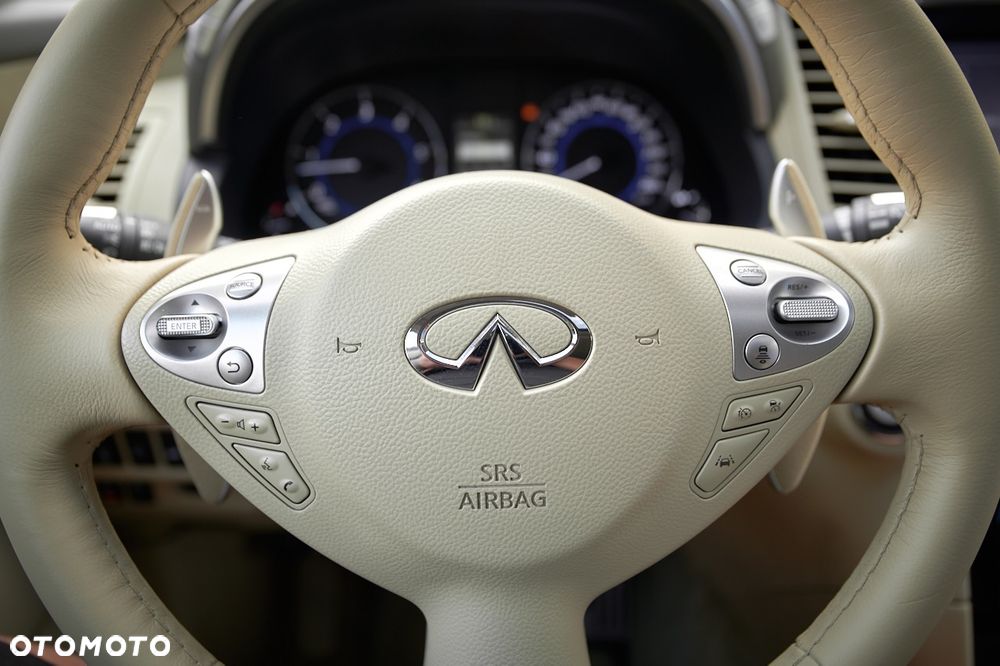 Infiniti QX70 3.0d S - 37