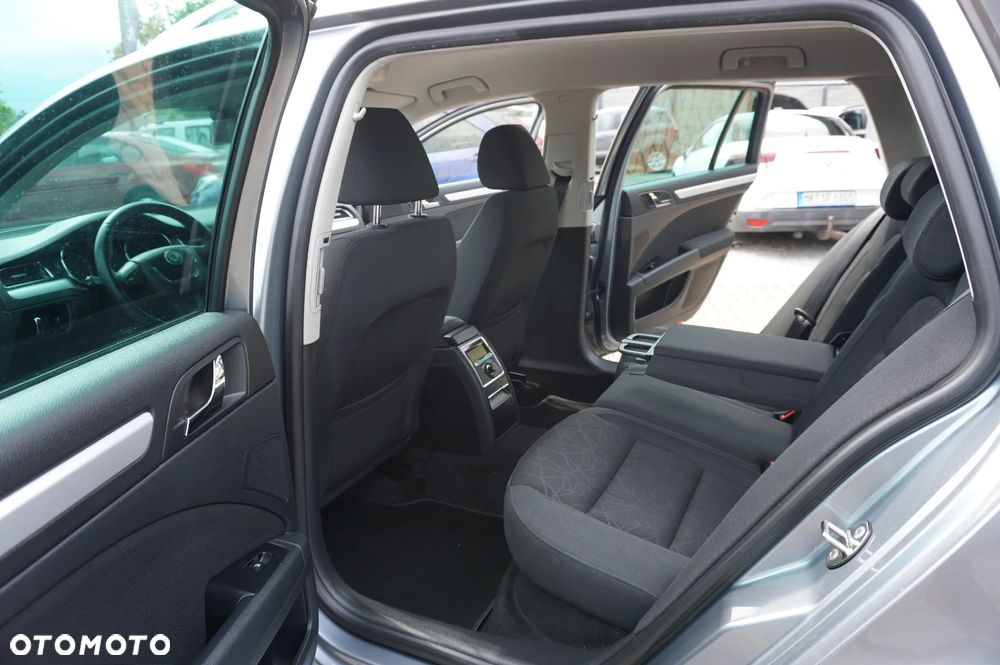 Skoda Superb 2.0 TDI DSG FAMILY - 23