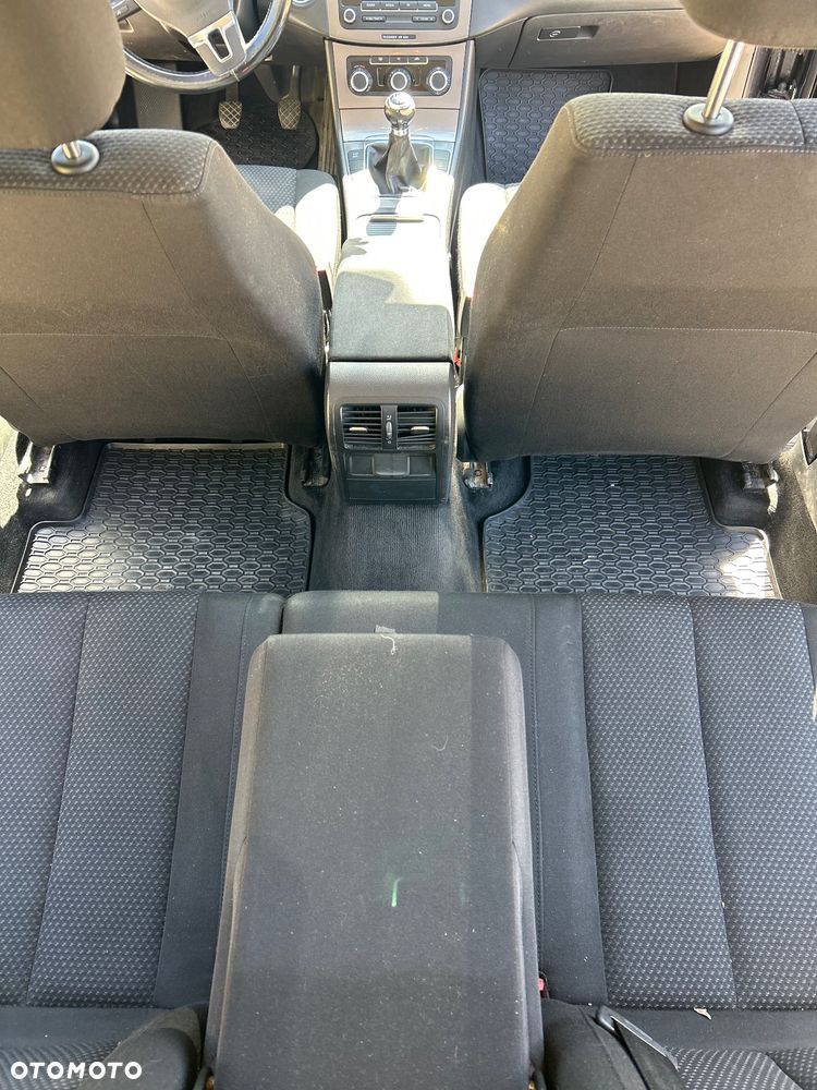Volkswagen Passat 1.6 TDI DPF BlueMotion Technology Comfortline - 9