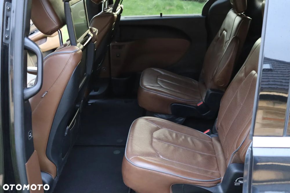 Chrysler Pacifica - 24