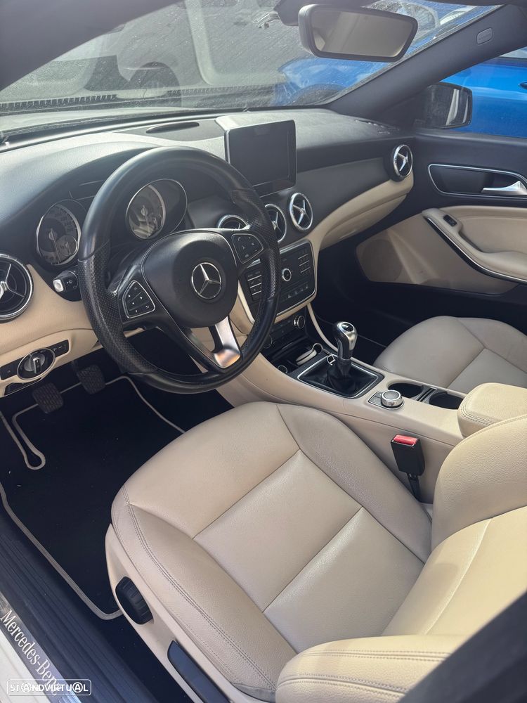 Mercedes-Benz CLA 180 CDI AMG Line - 4