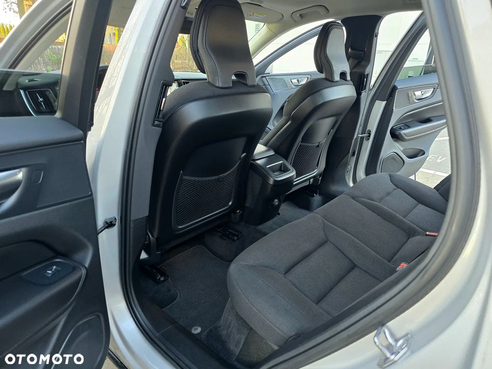 Volvo XC 60 D5 SCR AWD Momentum - 19